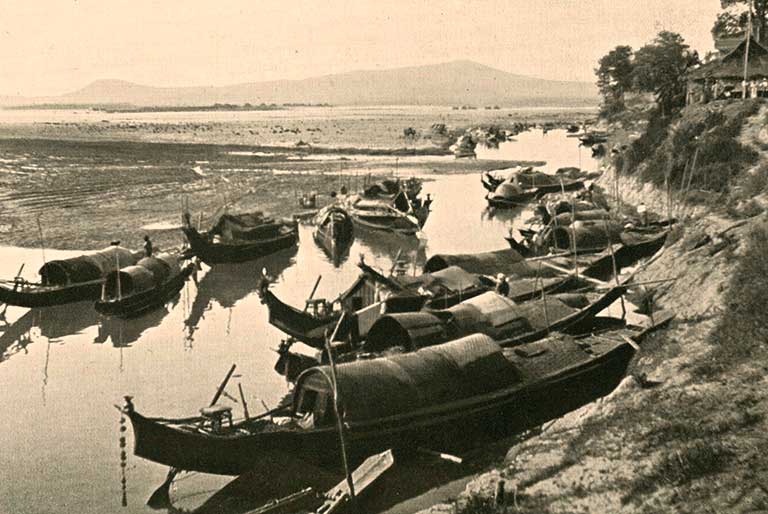 Kachins at Bhamo, 1930s (2)