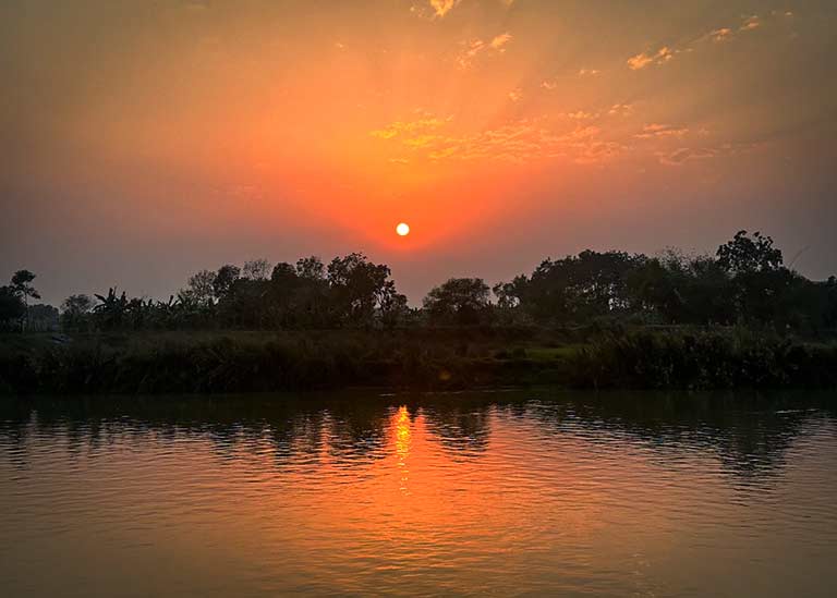 Scenes along the Ganges River 6