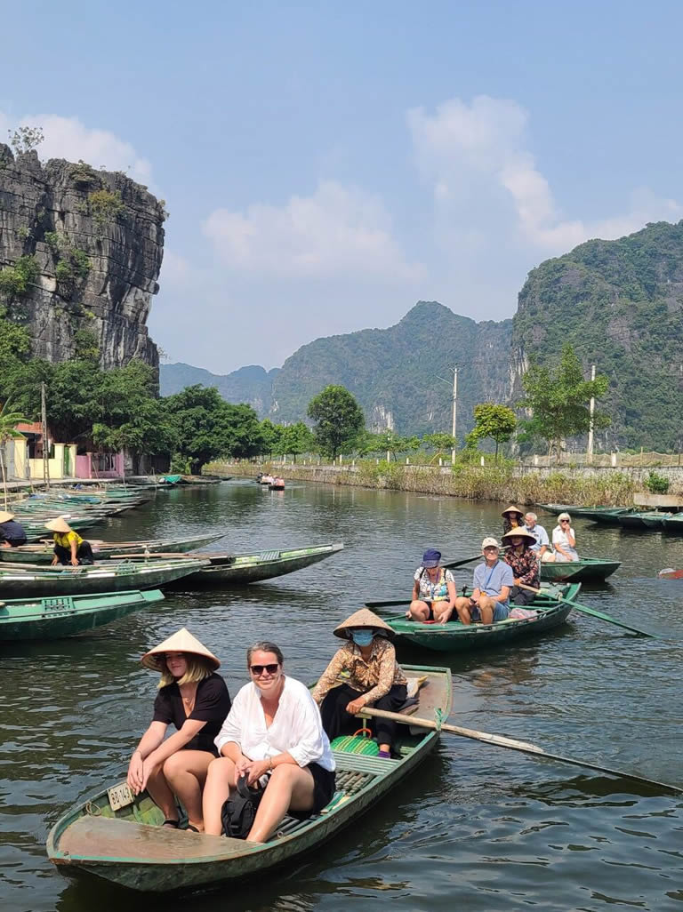 Tam Coc-Thung Nang boat ride
