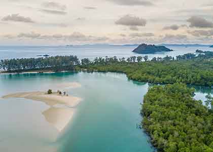 An Eden of Islands - the Explorations of Dr Helfer