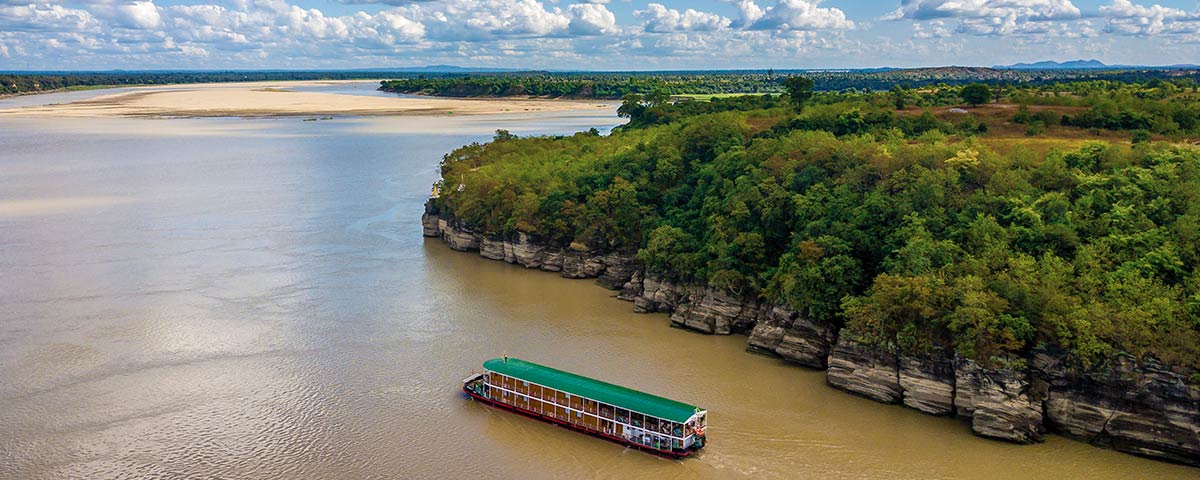 Pandaw RV Zawgyi Chindwin River Pagoda 2