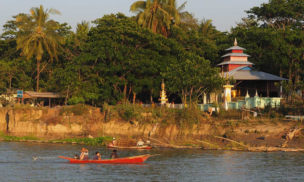 Banks of the Irrawaddy at Maubin