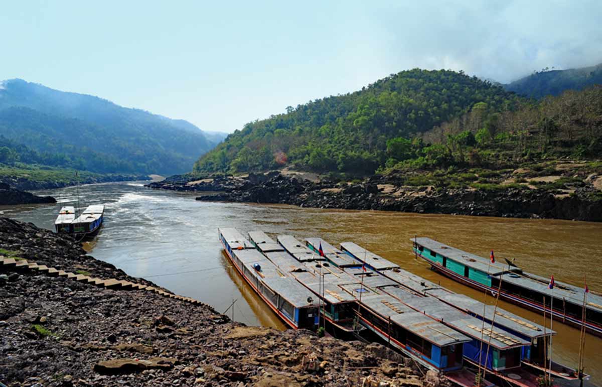 Image of Chiang Khong captured by a passenger showing its quiet and picturesque landscapes