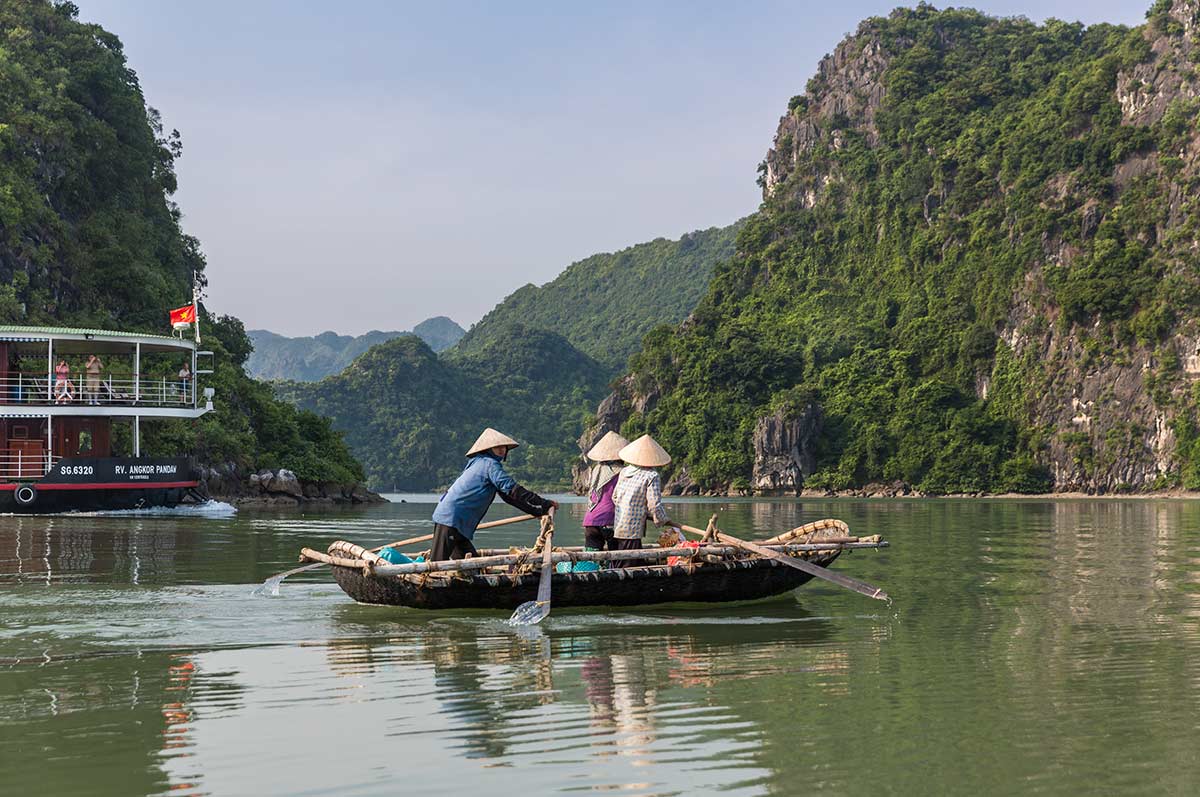 RV Angkor Pandaw in Lan Ha Bay 