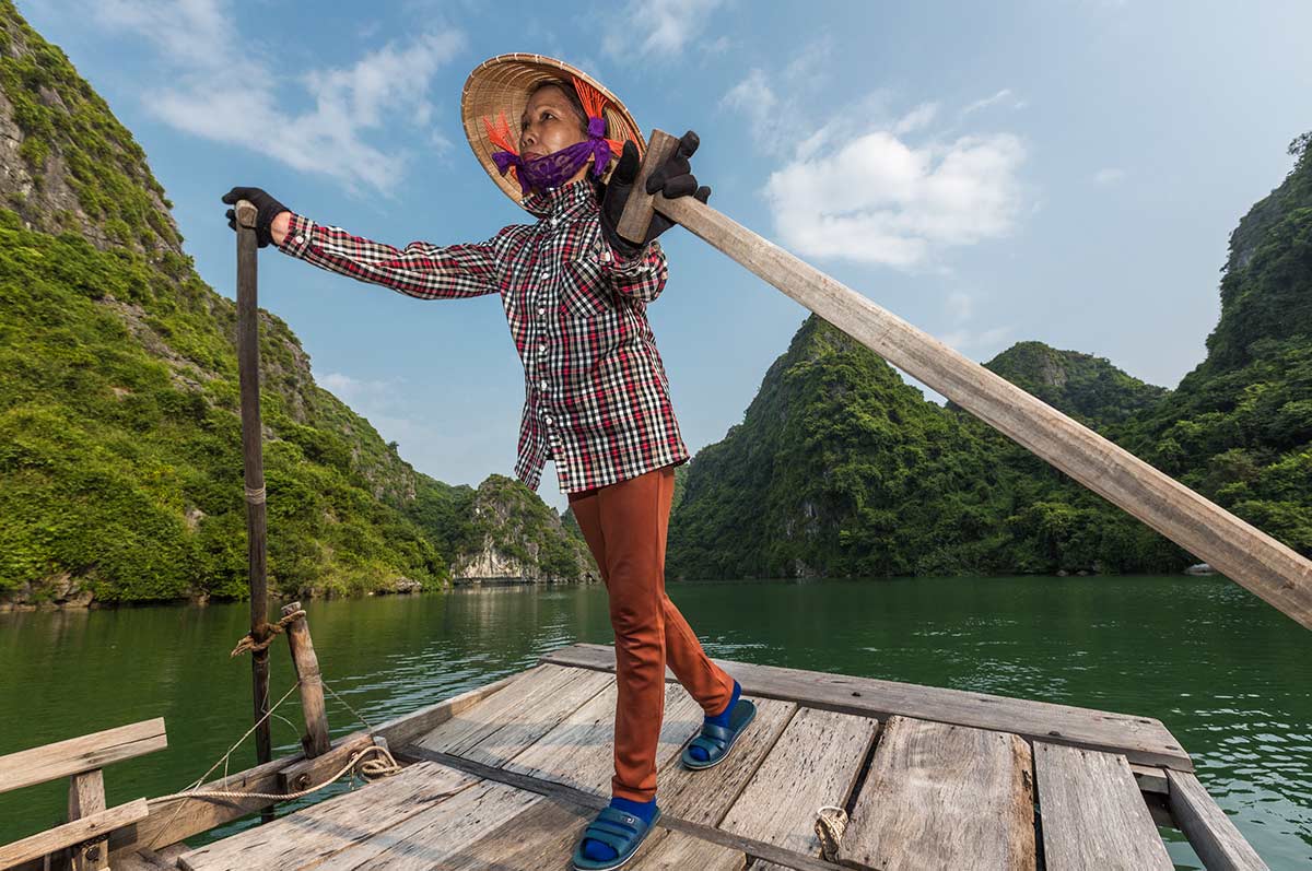 Sailing through Lan Ha Bay