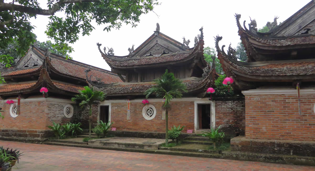 Outside of the Tay Phuong Pagoda