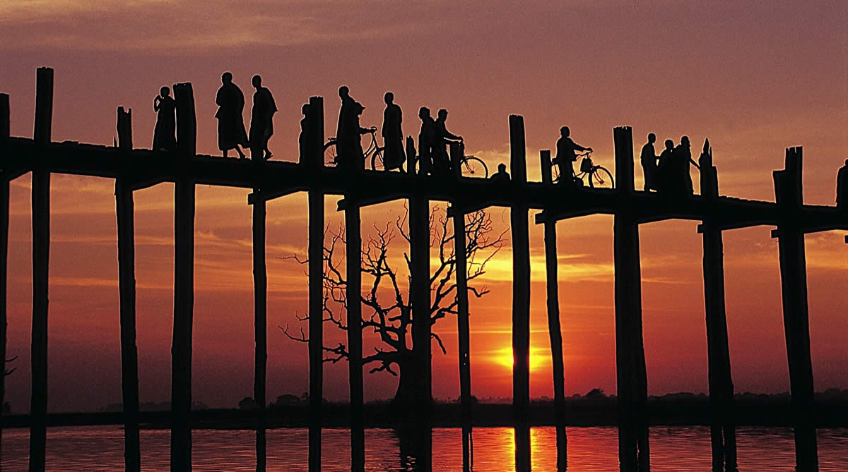 Sunset behind the U-Bein Bridge