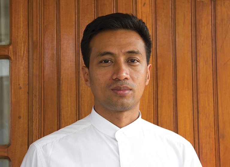 Aung Aung Oo, Purser